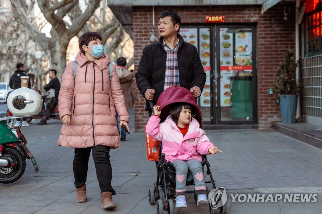 '인구 감소' 중국 대학생들 "결혼은 필수가 아냐"