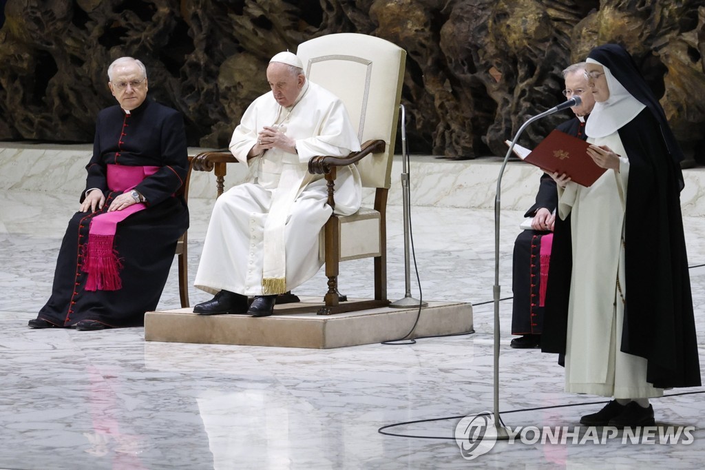 프란치스코 교황, 사임설 반박 "종신직 지키지 않을 이유 없어"