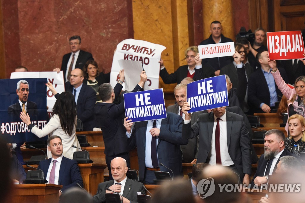 세르비아 대통령, 코소보와 화해 모색에 야당 "반역자" 반발