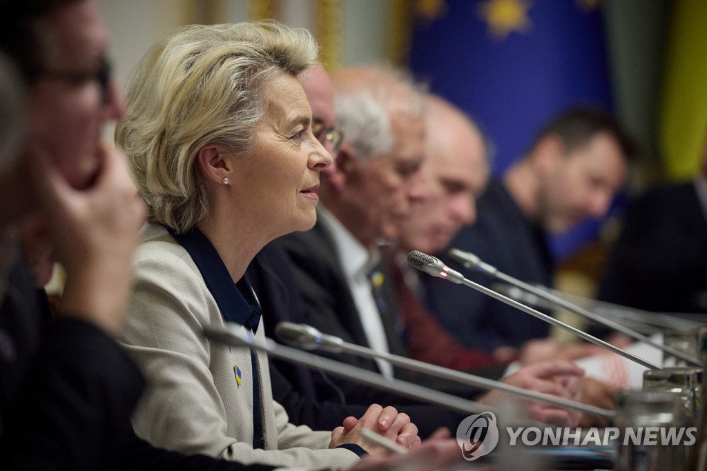 EU "우크라와 하나" 강조했지만…EU 가입엔 "목표 달성 필요"