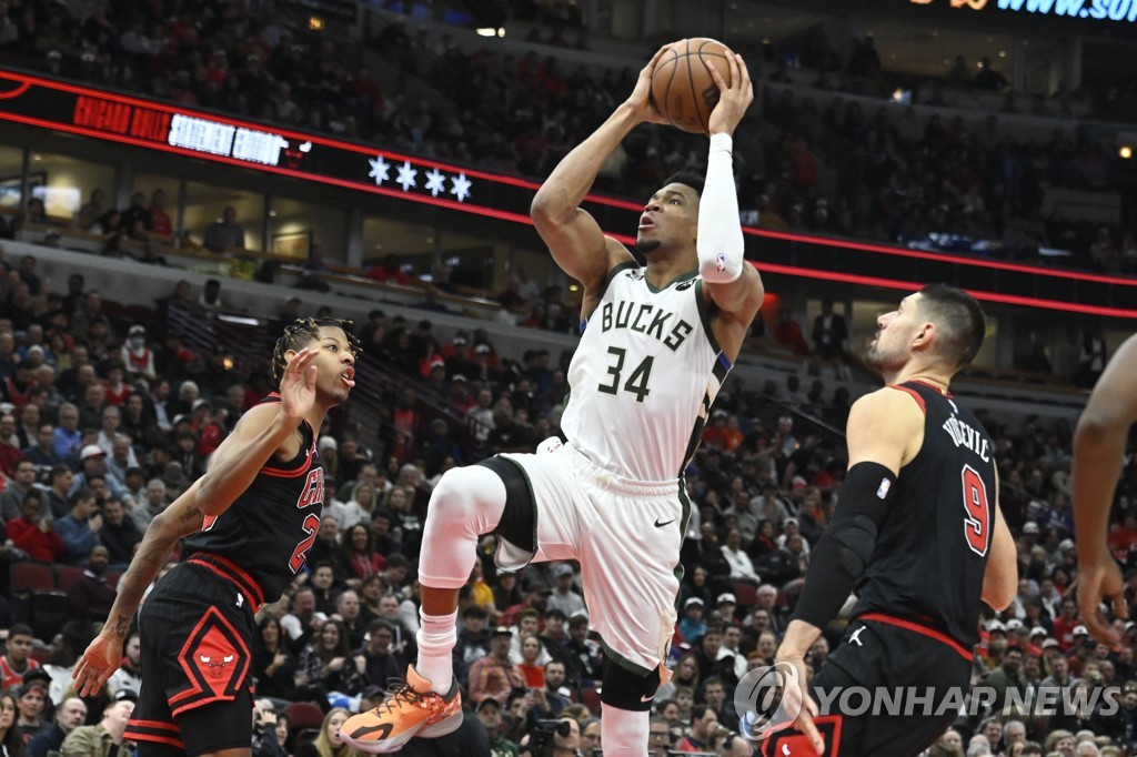 NBA 밀워키, 아데토쿤보 부상에도 시카고 꺾고 12연승