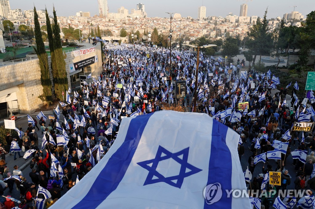 이스라엘 여권, 10만 반대시위 속 '사법부 무력화' 입법 강행