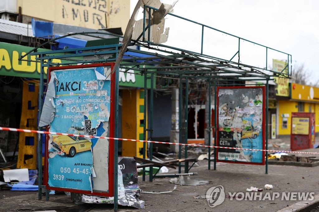 러, 푸틴 국정연설 중 포격…우크라 남부서 민간인 18명 사상