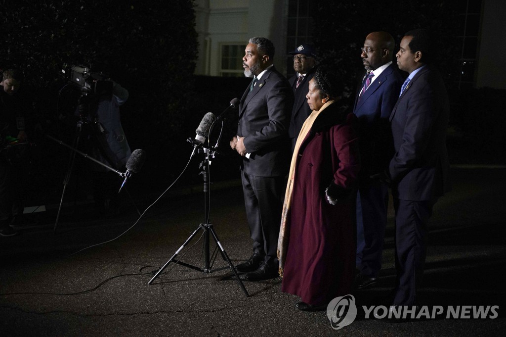 바이든, 흑인의원 면담…'경찰개혁' 조지플로이드법 이번엔 통과하나