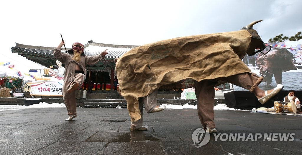 [다시! 제주문화] (52)"신과 함께"…정월부터 펼쳐지는 제주의 세시풍속