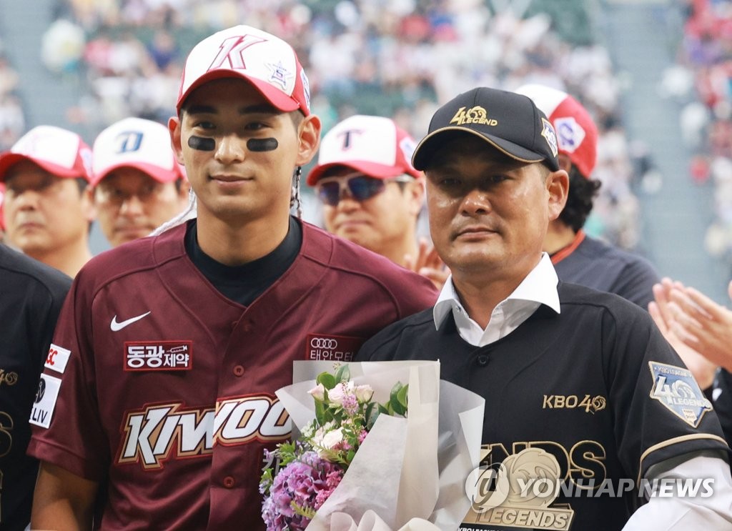 [WBC 캠프] 이종범·이정후·고우석 가족 상봉 불발…대표팀-LG전 우천 취소