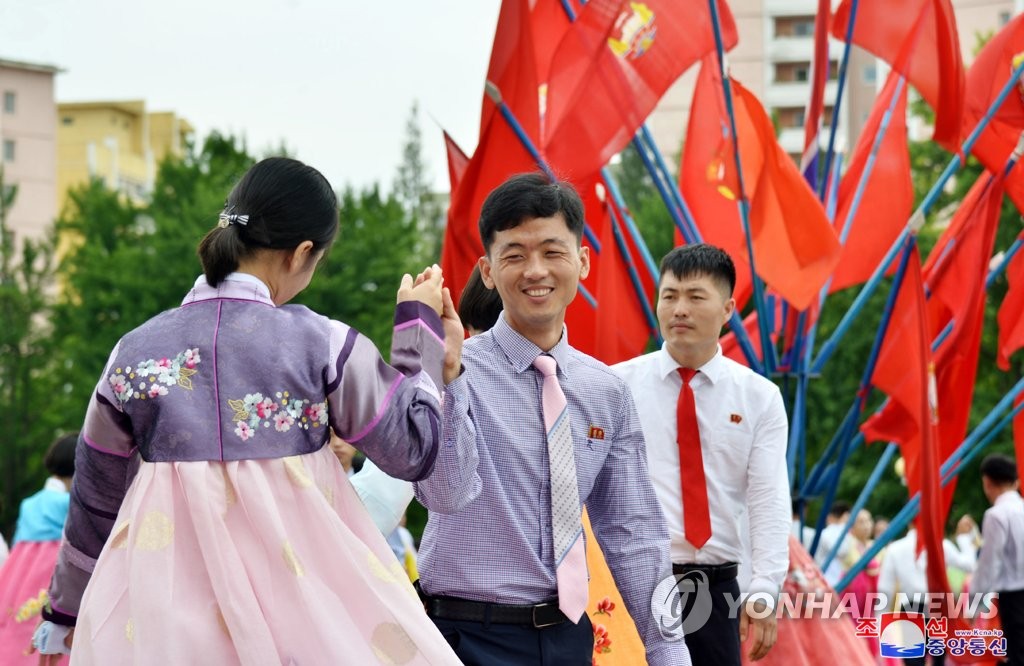 북, 3대혁명 소조에 "당 위해 천길물속·불길만리 뛰어들라"