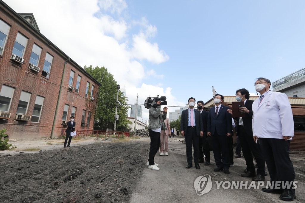 복지차관 "중앙의료원 병상축소 우려 알아…확대 적극 검토"