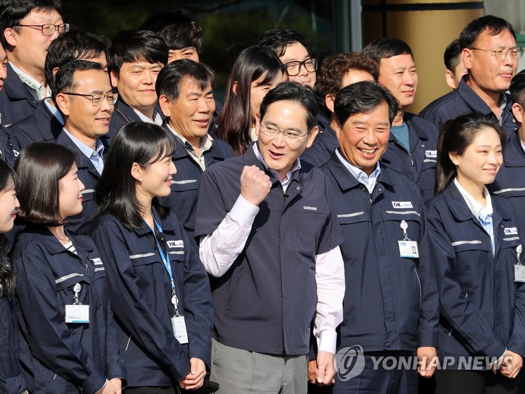 이재용 "누구도 넘볼수 없는 실력 키우자"…디스플레이 전략점검