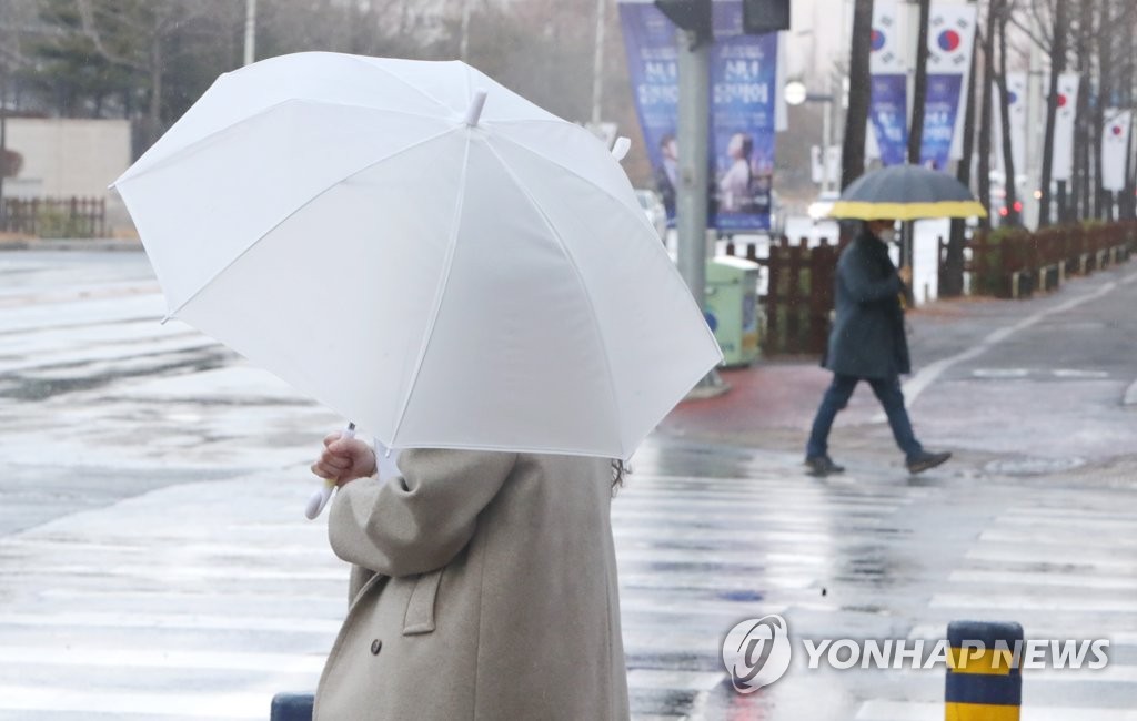 [날씨] 전국에 오전 눈비…도로 미끄럼 사고 주의