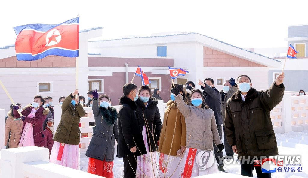 북 "전국 농촌, 삼지연 수준으로"…건설에서 경제난 돌파구 찾나