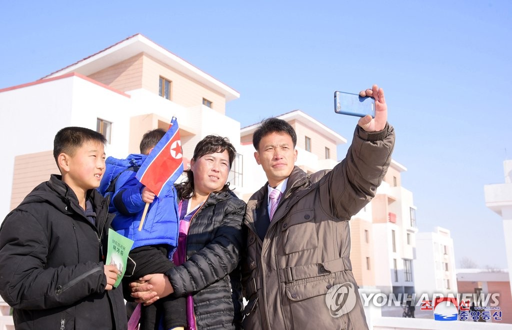 북 "전국 농촌, 삼지연 수준으로"…건설에서 경제난 돌파구 찾나