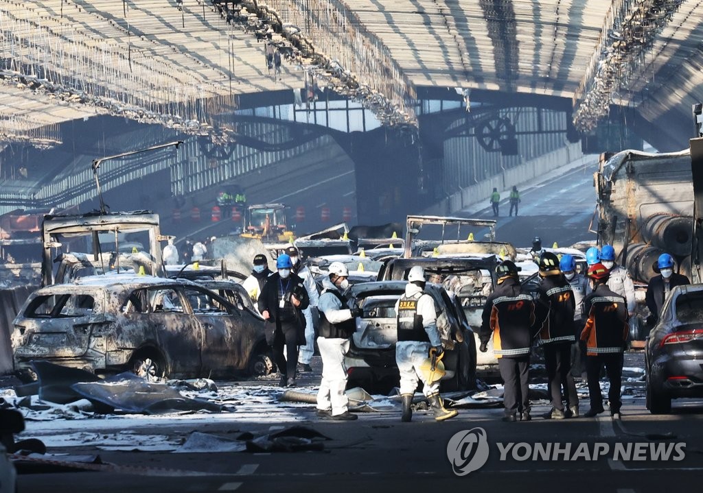 방음터널 '불쏘시개' 아크릴 걷고 화재 견디는 재질로 바꾼다