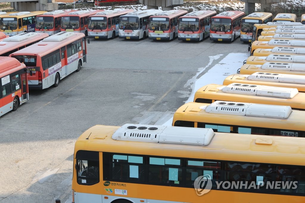 "교통복지 늘린다"…고령자 버스 무료화 나서는 지자체들