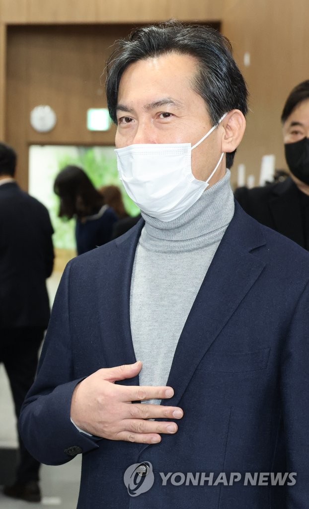 安측,'신영복 존경' 비판에 "왜 단일화땐 가만있었나…물릴건가"