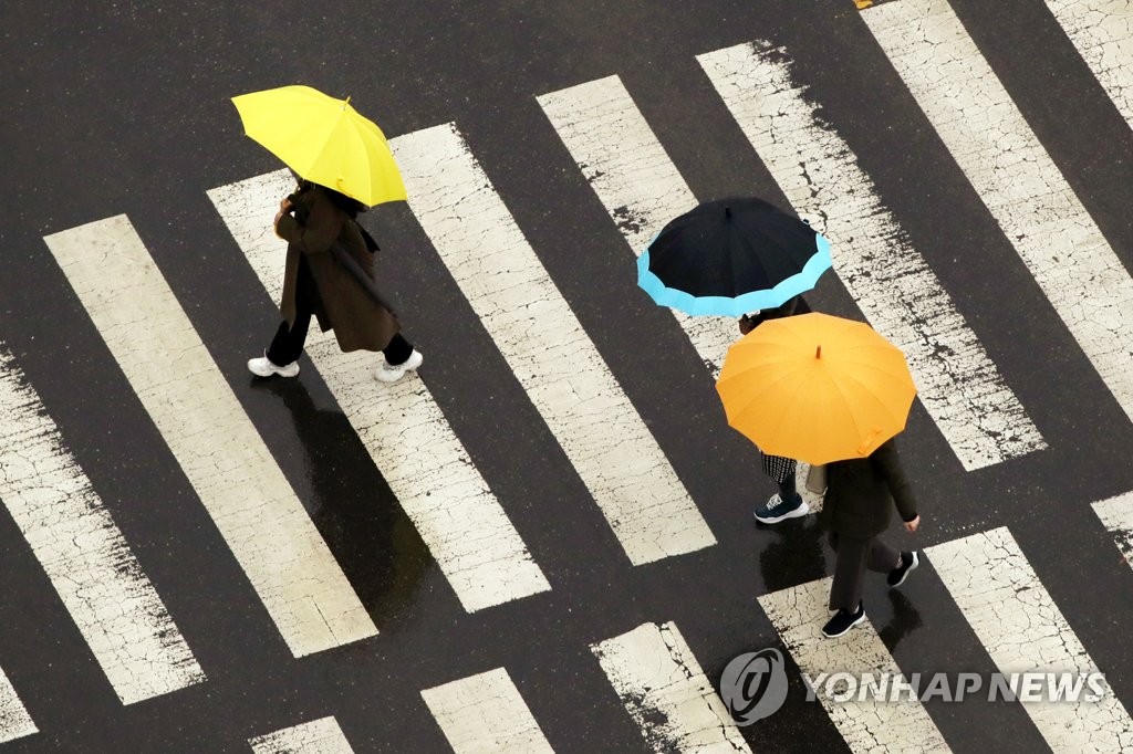 흐리고 곳곳 비…세종·충남·전북 미세먼지 '나쁨'