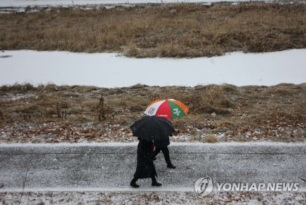 전국 오전까지 눈·비…수도권 미세먼지 '나쁨'