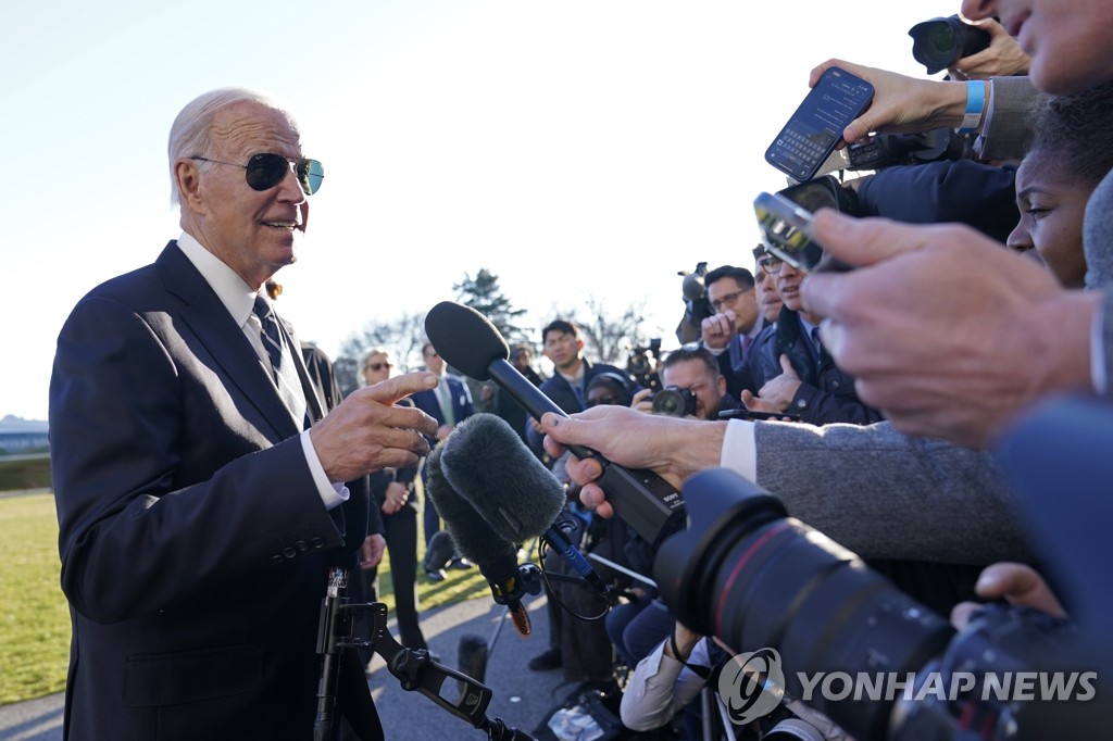 바이든 "예산계획 밝혀야"…부채한도 회동 앞두고 하원의장 압박