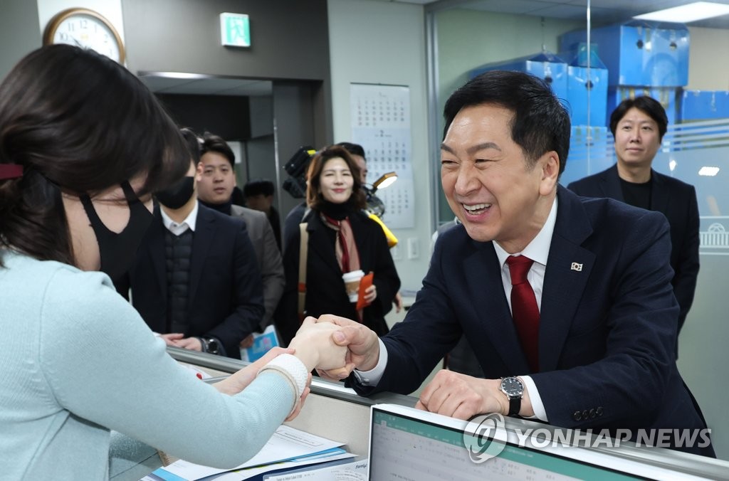 與 당권레이스 초반 안철수 '스퍼트'…김기현, 다시 뒤집을까