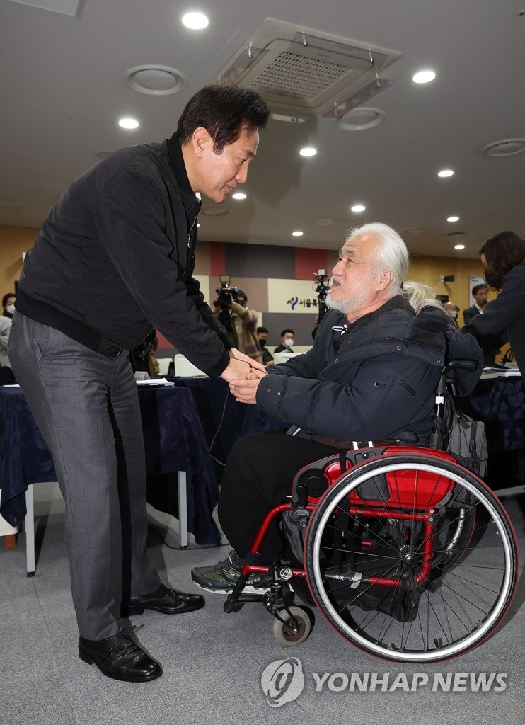 오세훈-전장연, 단독 면담서 평행선…입장차만 확인