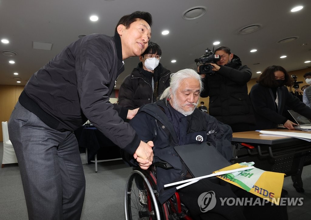 오세훈-전장연, 단독 면담서 평행선…입장차만 확인