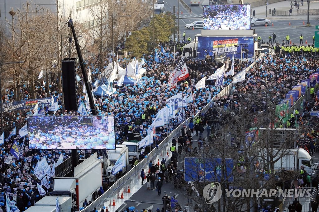 민주, '장외투쟁' 첫발 뗐지만…'역풍' 우려에 또 나갈지는 고심