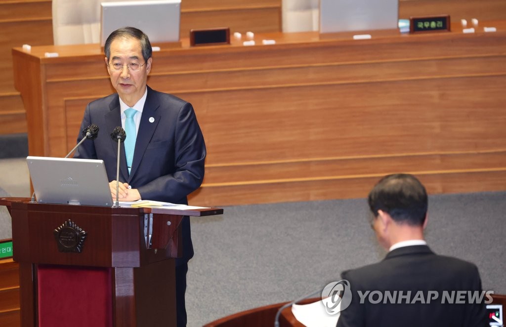 한총리, '김여사 檢소환'에 "한번 있었다"→"없었다" 정정(종합)