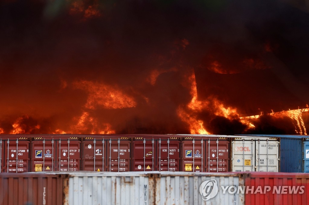 [튀르키예 강진] 나토 본부 30개국 국기 조기 게양…긴급대응인력 급파(종합)