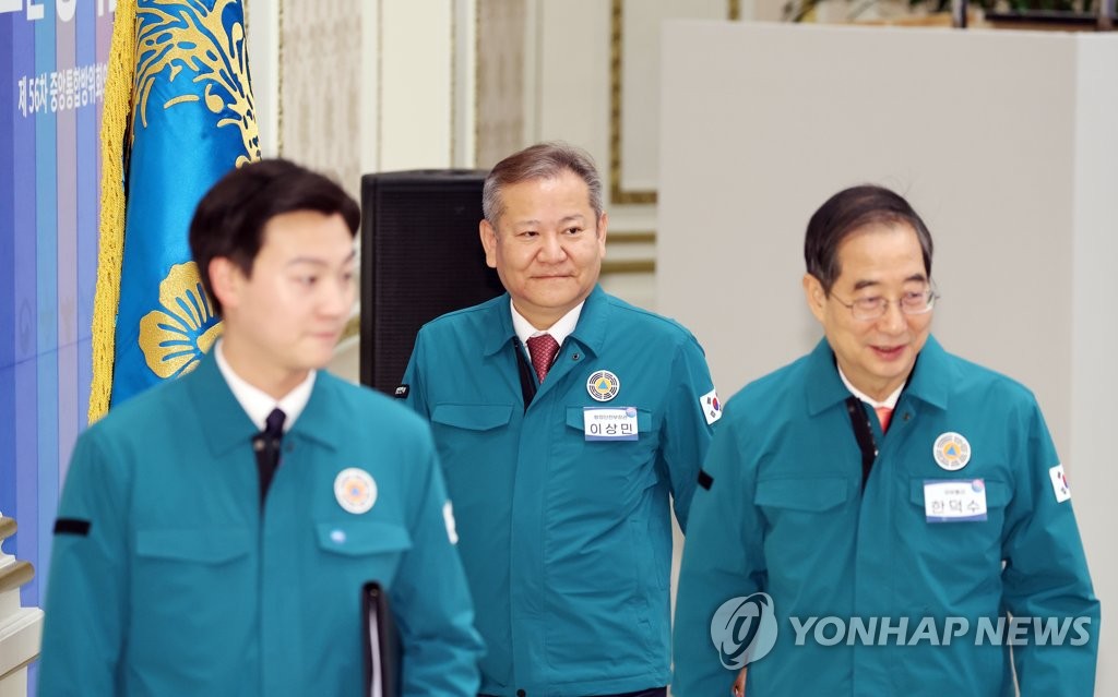 [고침] 정치('가짜평화' 文비판한 尹 "전후방 따로없다……)