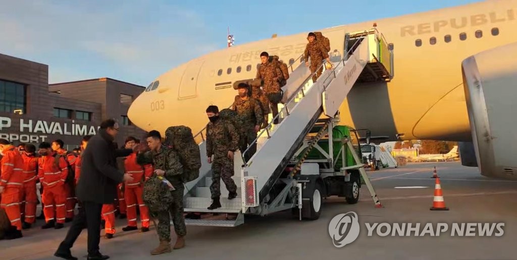 다가오는 절망…지진 3일째 사망자 1만1천명 넘어(종합)