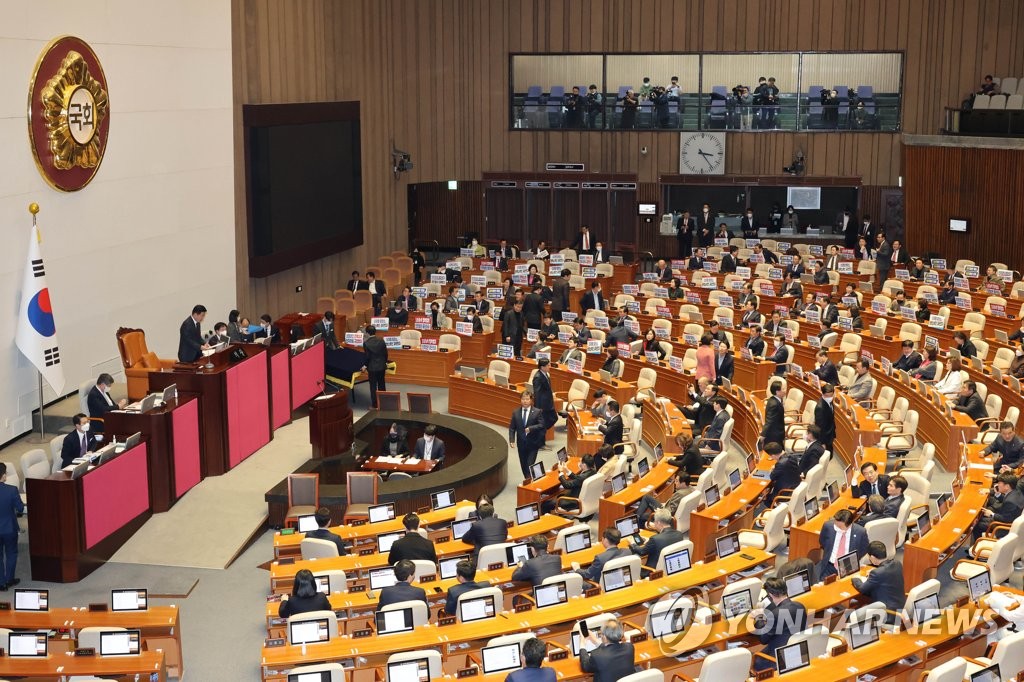 진영별 쪼개진 '이상민 탄핵'…'野3당 스크럼'에 예고된 가결