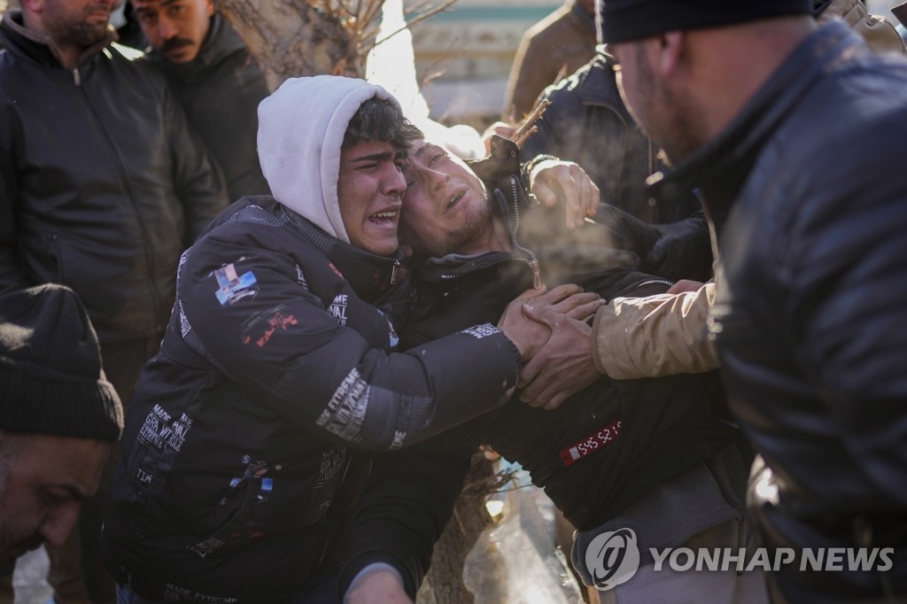 지진 사망자 2만1천500명 넘어…금세기 7번째 최악 참사