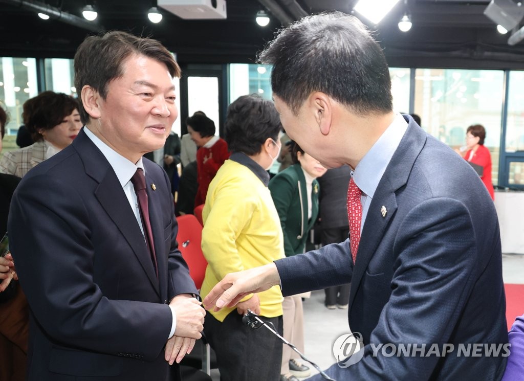 與 김기현 "압도적인 지지"…안철수 "진검승부 자신"(종합)