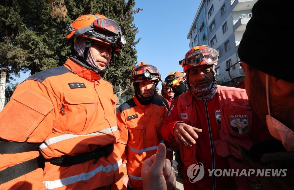 지진 사망자 2만3000명 넘어…"10만명 넘을 확률 24%"