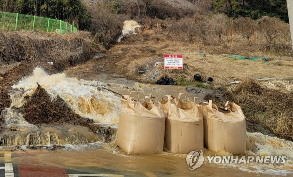 외출자제·예약취소…휴일 난데없는 단수에 광주 대혼란