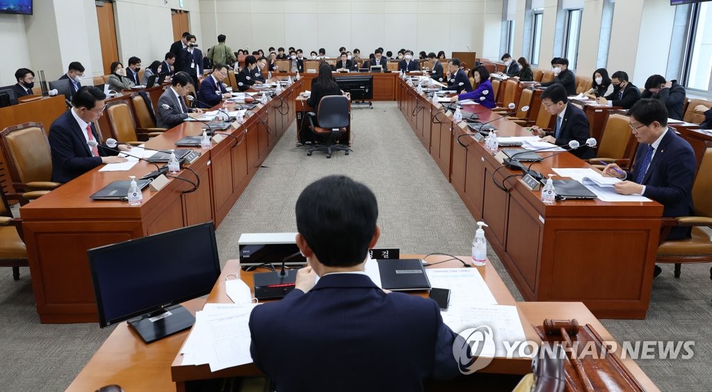 기재소위, 고향사랑기부 세액공제·교통비 소득공제↑ 잠정의결(종합)