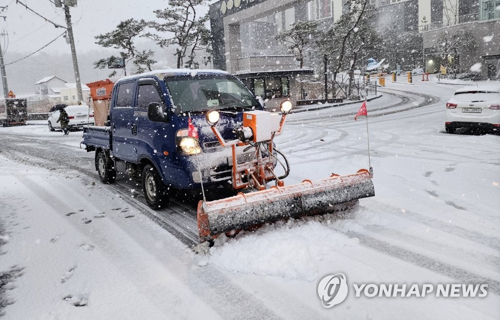 행안부, 골목길·이면도로 제설 기준 세운다