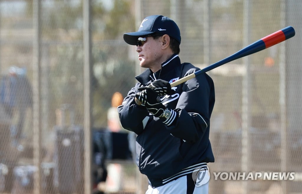 [WBC 캠프] 첫 훈련 이강철 감독 "'코리아' 박힌 옷 입으니 이제 실감"