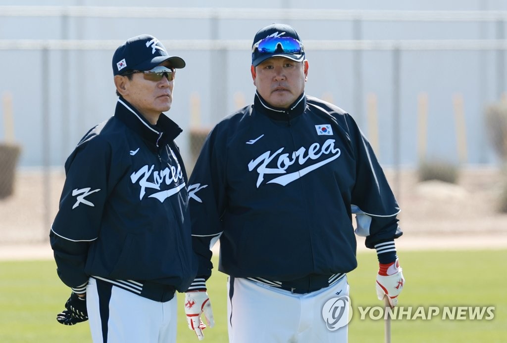 [WBC 캠프] 첫 훈련 이강철 감독 "'코리아' 박힌 옷 입으니 이제 실감"