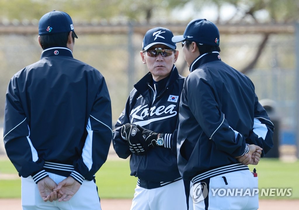 [WBC 캠프] 첫 훈련 이강철 감독 "'코리아' 박힌 옷 입으니 이제 실감"