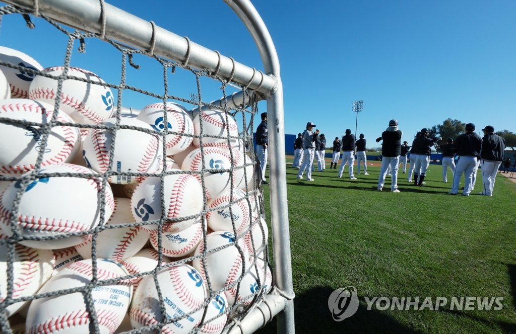 [WBC 캠프] 공인구 적응 전략 세우는 태극전사들…"낮게 던져라"