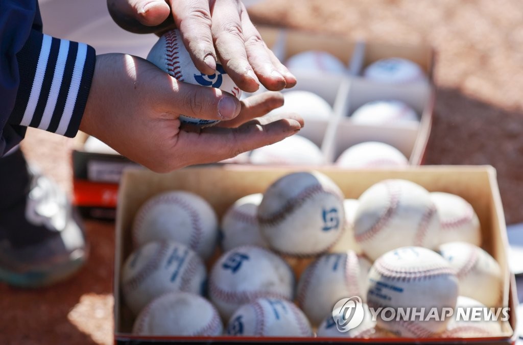 [WBC 캠프] 공인구 적응 전략 세우는 태극전사들…"낮게 던져라"