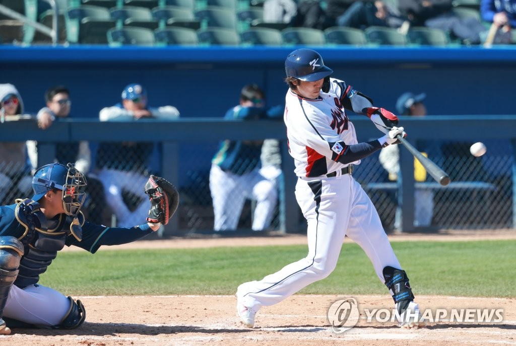 [WBC 캠프] '유일한 3루수' 최정, 첫 경기서 홈런포…걱정 날렸다