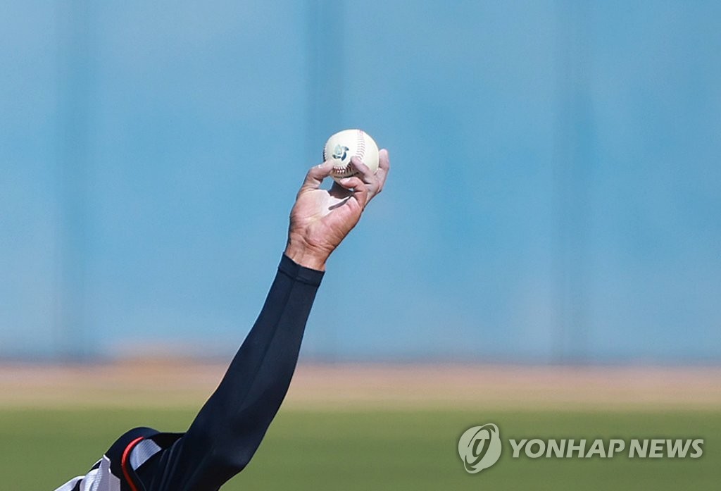 [WBC 캠프] '공식전 첫 승리' 이강철 감독 "경기 내용에 흡족"