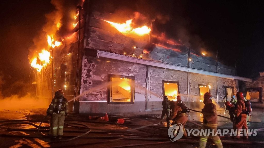 횡성 농축산물 가공공장 화재…잔불 정리에 진력(종합2보)