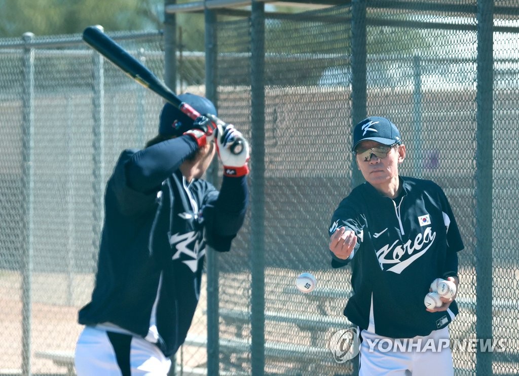 [WBC 캠프] 이강철 감독 "3경기 보고 선발 투수 압축"