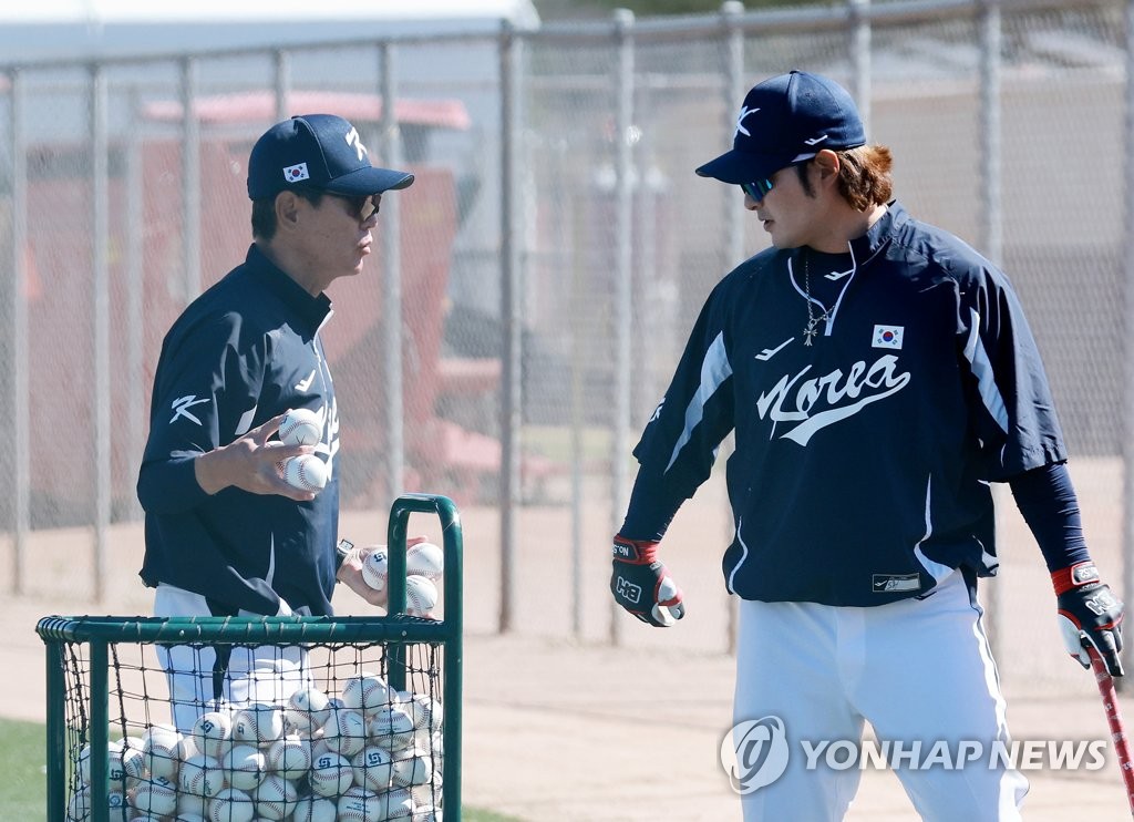 [WBC 캠프] 이강철 감독 "3경기 보고 선발 투수 압축"