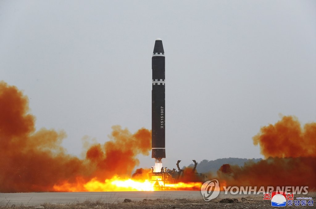 北, 핵무력 전투준비태세 '불시훈련'…훈련 핑계로 ICBM 도발