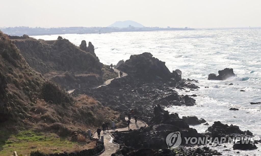 "막바지 겨울 즐기자" 쌀쌀한 주말…전국 축제장 나들이 인파