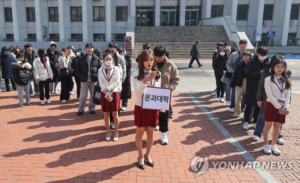 [인턴액티브] 봄기운 완연한 대학가에 '코로나 학번'이 설 자리는?